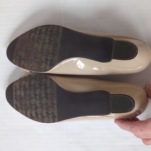 Soft Style Pleated Closed Toe Pumps Heel Shoe 8M Tan - Picture 8 of 13